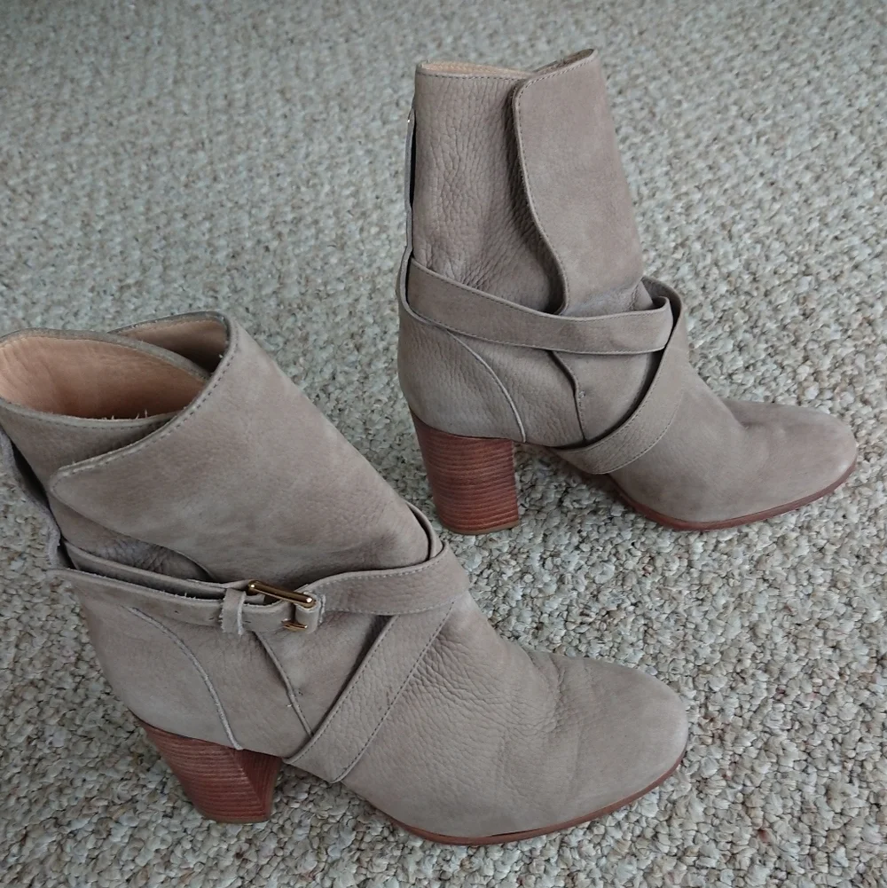 Kate spade New York Lexy double buckle pebbled leather boots in taupe size 6.5
